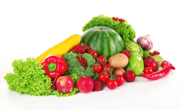 Composição com frutas e legumes frescos isolados em branco — Fotografia de Stock