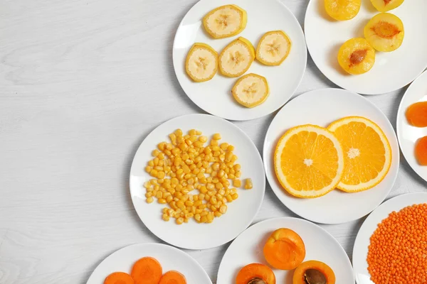 Set de productos naranja sobre fondo de madera —  Fotos de Stock