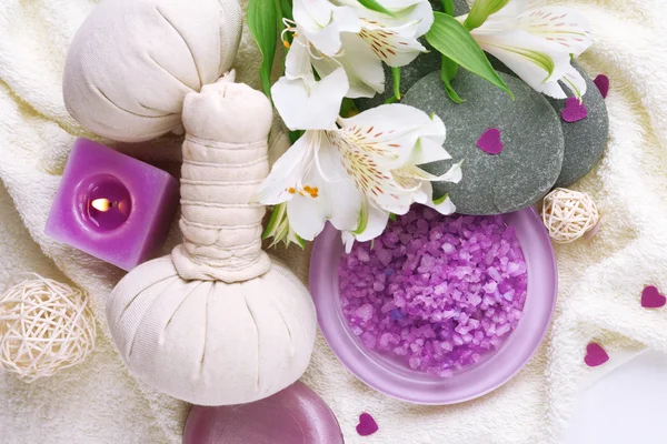 Massage bags with spa treatment and flowers on wooden table background — Stock Photo, Image