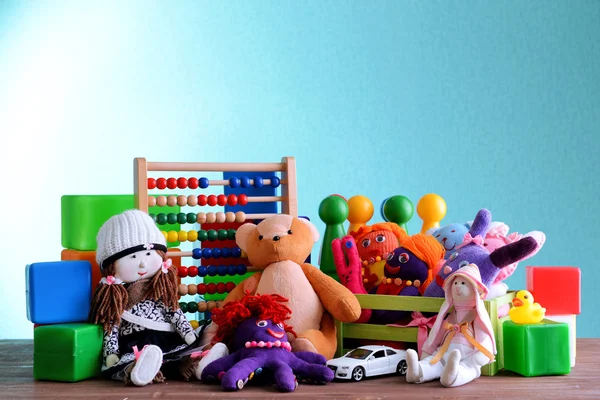 Pilha de brinquedos no fundo azul — Fotografia de Stock
