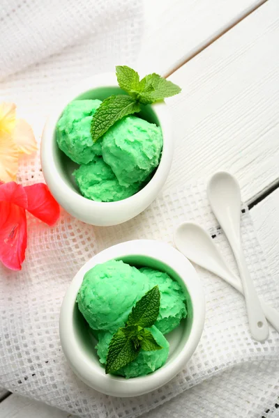 Homemade mint ice-cream on light wooden background — Stock Photo, Image