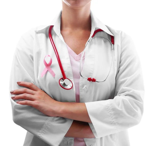 Γιατρός με κορδέλα που σχηματίζεται Aids σύμβολο απομονωθεί σε λευκό — Φωτογραφία Αρχείου