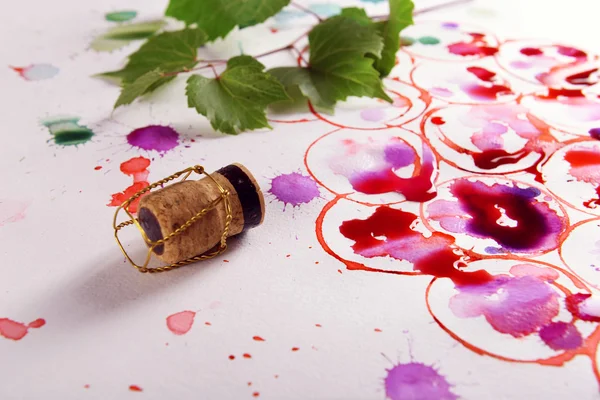Uvas pintadas con vino tinto y corcho — Foto de Stock