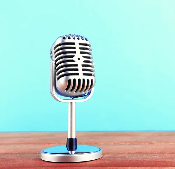 Retro microphone on wooden table — Stock Photo, Image