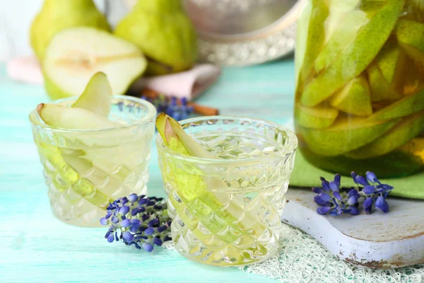 Zumo de pera con frutas frescas — Foto de Stock