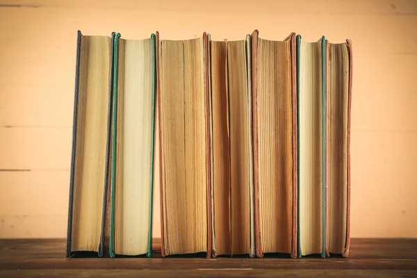Stack av olika böcker — Stockfoto
