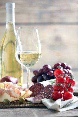 İtalyan yemek ve şarap türleri ile natürmort