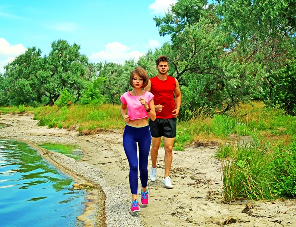 Jongeren joggen — Stockfoto