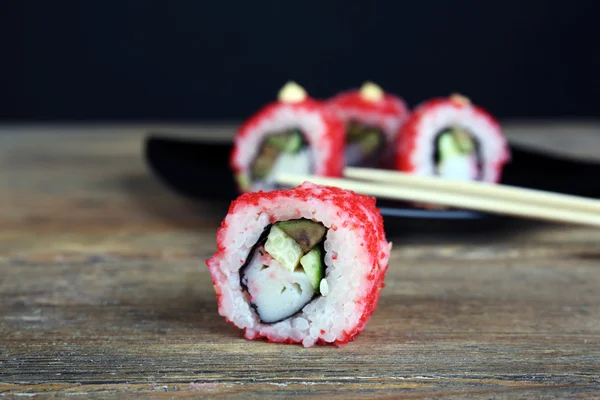 Rouleaux avec bâtons sur table en bois fermer — Photo