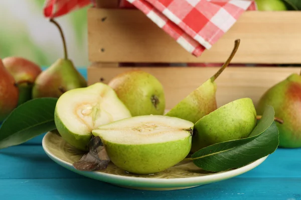 Fresh pears on wooden table, closeup — Stock Photo, Image