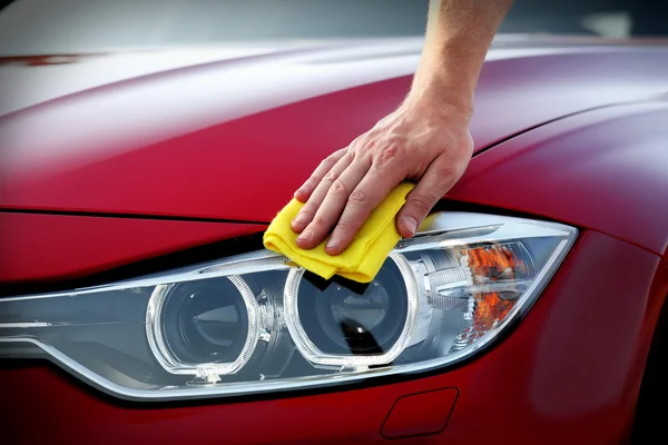 Male hand wiping car headlights — Stock Photo, Image