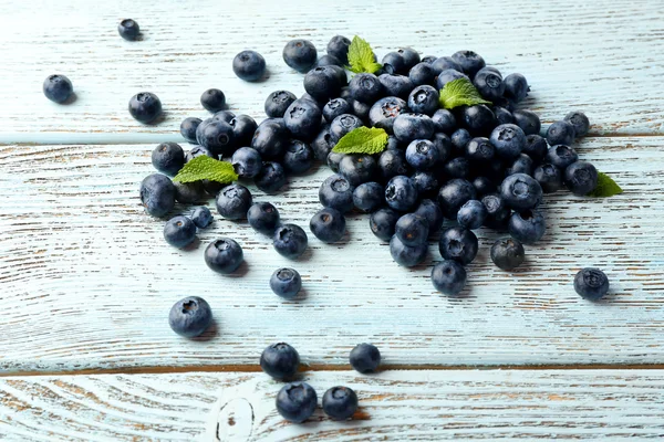 Fresh blueberries with mint on wooden table close up — Stock Photo, Image