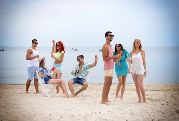 Beautiful people having fun on beach — Stock Photo, Image