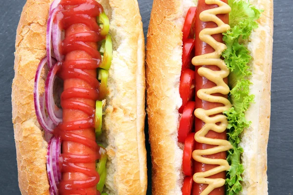 Fresh hot dog on dark grey background closeup — Stock Photo, Image