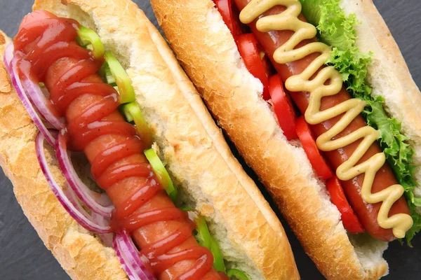 Fresh hot dog on dark grey background closeup — Stock Photo, Image