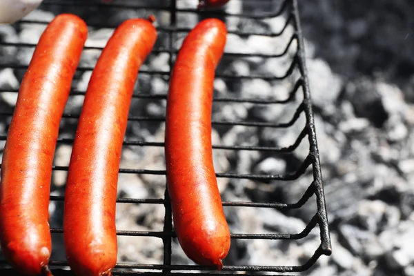 Sausages and vegetables on grill closeup — Stock Photo, Image