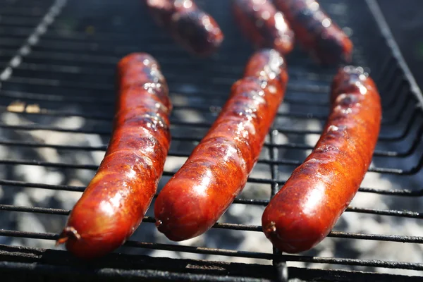 Salchichas a la parrilla primer plano — Foto de Stock