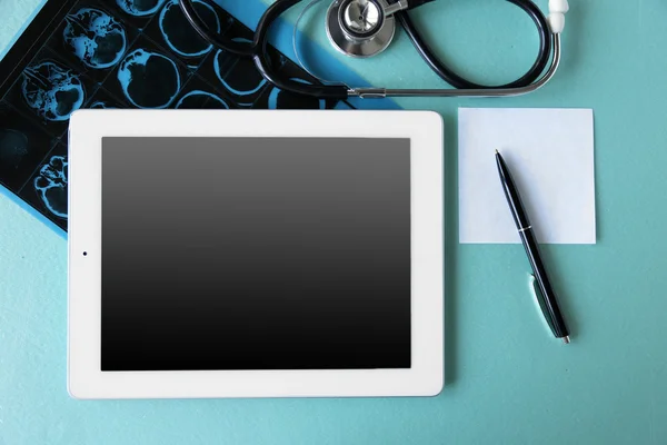 Medical tablet with screen empty screen on blue table — Stock Photo, Image