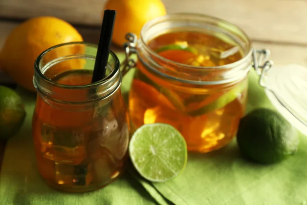 Iced tea with lemon on wooden background — Stock Photo, Image