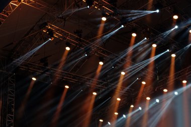 Lazer ışınları ile spot