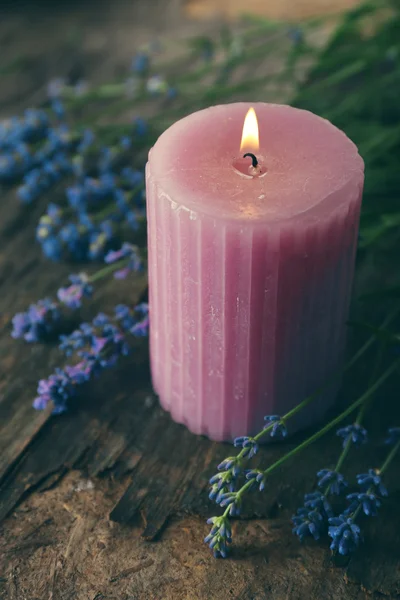 Kaars met lavendel — Stockfoto