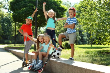 mutlu çocuklar aktif 