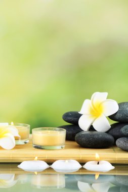 Natürmort spa taşlarla