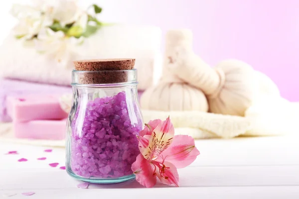 Spa treatment and flowers — Stock Photo, Image