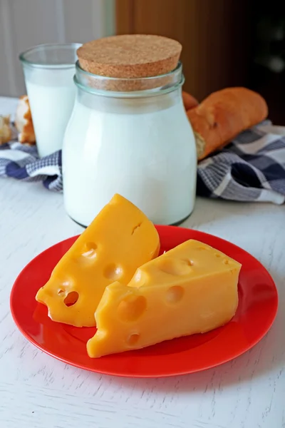 Milk with bread and cheese — Stock Photo, Image