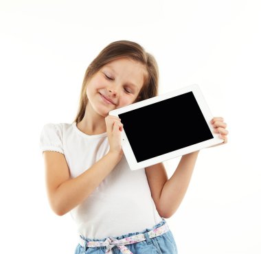 Güzel kız beyaz izole dijital tablet ile