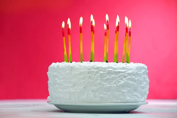 Pastel de cumpleaños con velas —  Fotos de Stock