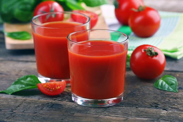 Vasos de jugo de tomate —  Fotos de Stock