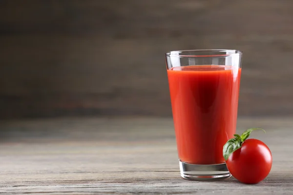 Vaso de jugo de tomate con verduras — Foto de Stock