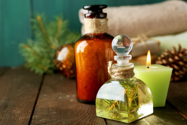 Esenciální olej z borovice, mýdlo a krém — Stock fotografie