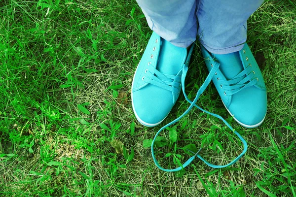 Pieds féminins en chewing-gums — Photo