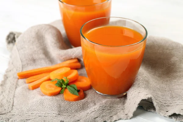 Glasses of carrot juice with vegetable slices — Stock Photo, Image