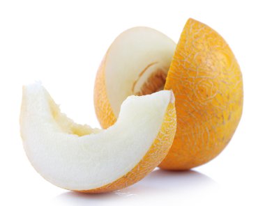 Beyaz izole dilimlenmiş taze kavun