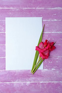 Ahşap arka plan üzerinde güzel Glayöl ile boş kartı