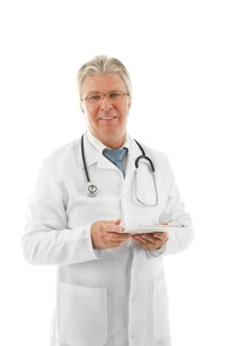 Pano gri arka plan üzerinde doktorla