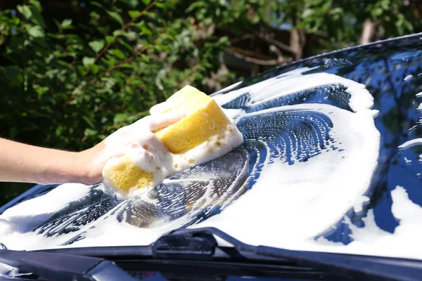 Вікно ручного прання автомобіля — стокове фото