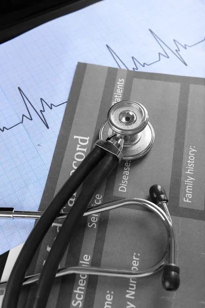 Stethoscope on cardiogram  sheet, closeup — Stock Photo, Image