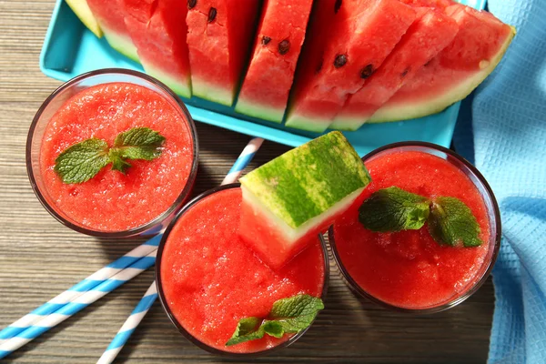 Glasses of watermelon juice on wooden table, top view — Stock Photo, Image