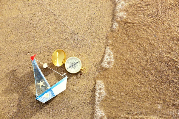Hermosa composición marina sobre fondo de playa de arena — Foto de Stock