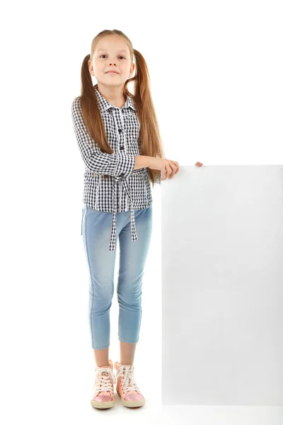 Klein kind met bord geïsoleerd op wit — Stockfoto
