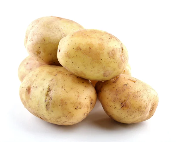 Patate giovani isolate su bianco — Foto Stock