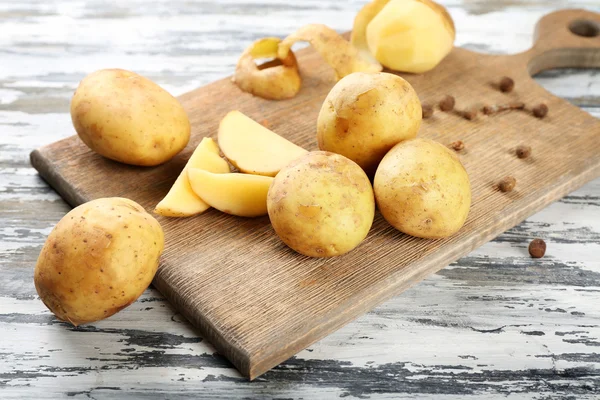 Young potatoes on wooden table — Stock Photo, Image