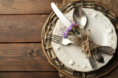 Tablo ayarı rustik tarzda.