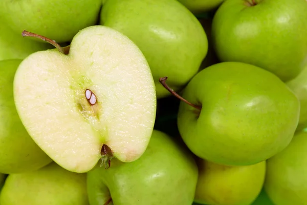 Manzanas verdes maduras — Foto de Stock