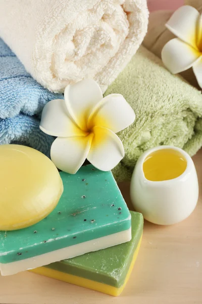 Tratamientos de spa sobre fondo colorido —  Fotos de Stock
