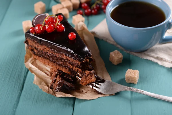 Tasty chocolate cake with berries — Stock Photo, Image